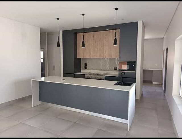 3 BEDROOM HOUSE FOR SALE IN GEORGE CENTRAL